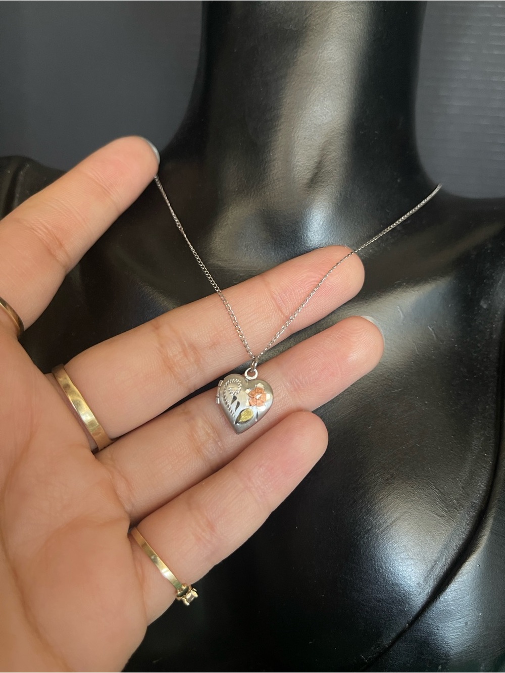Vintage Sterling silver Tri color engraved locket chain necklace